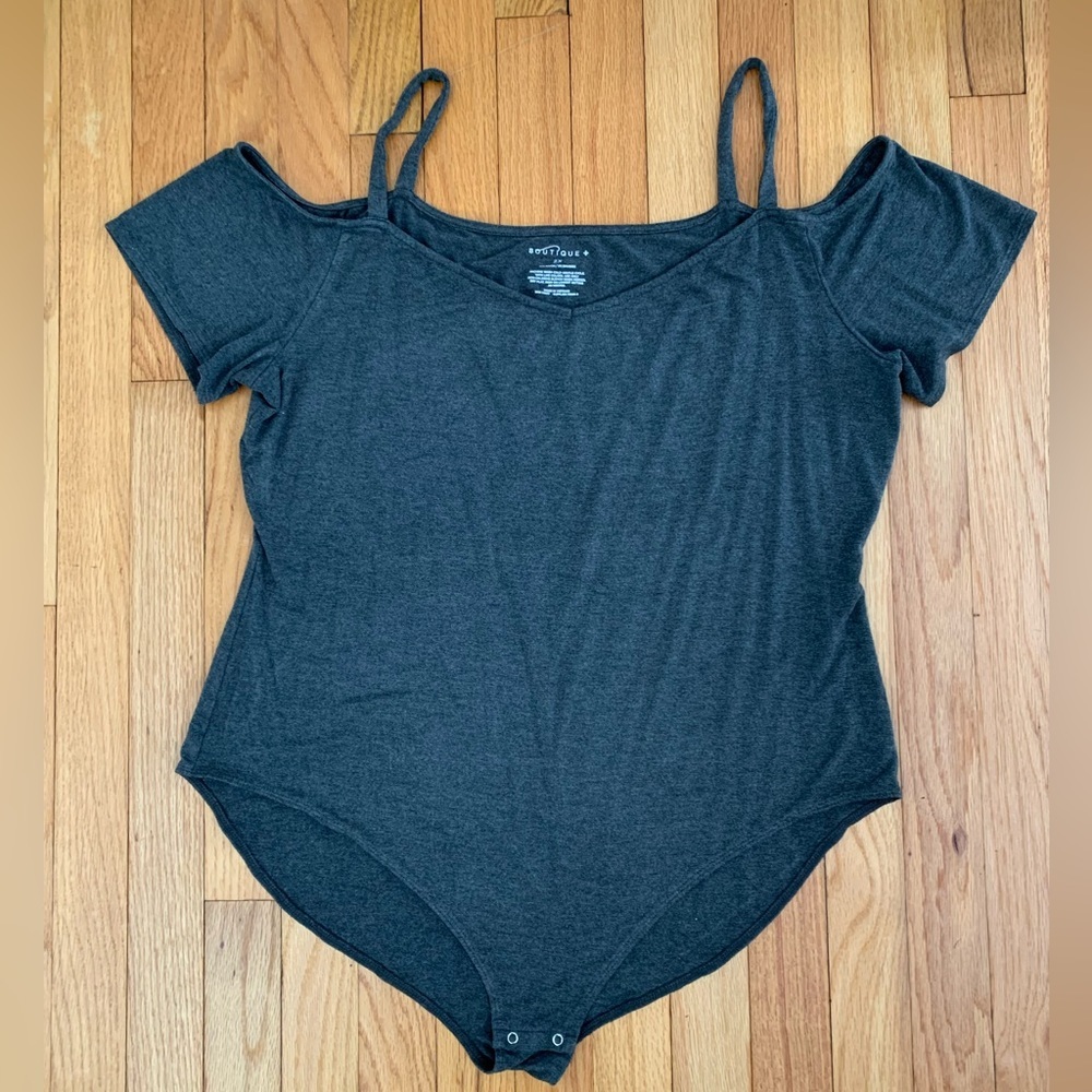 Boutique + Cold Shoulder Bodysuit ~ Size 2X ~ Gray with snap crotch ~ SOFT!